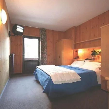 Отель Santa Caterina 3*